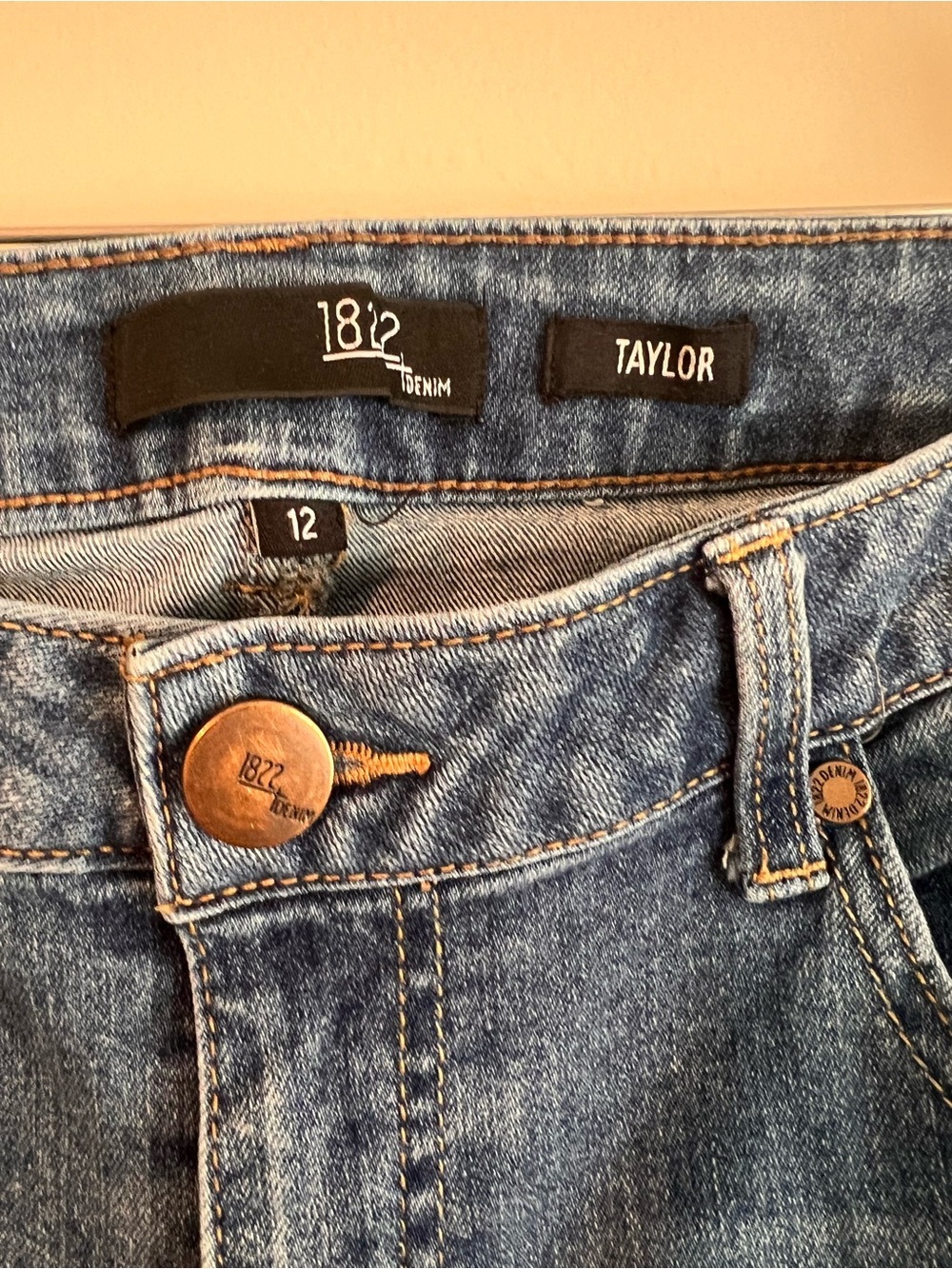 1822 Denim Skinny Jeans in Medium Blue Wash - Picture 2 of 2
